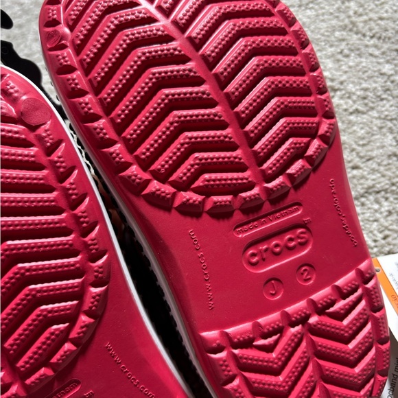 CROCS | Disney Mickey Mouse Shoes classic red kids sz 2Y nWT - Picture 4 of 4